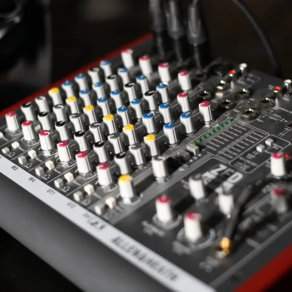 Allen & Heath ZED-10FX 4-channel Mixer